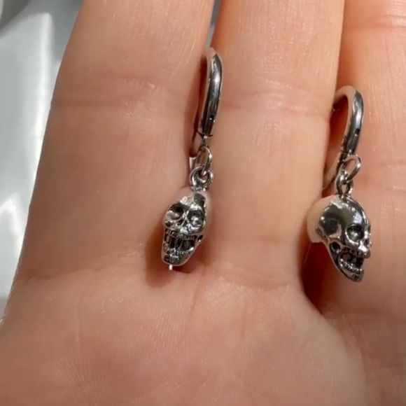 Gothic  halloween party antic Silver color Skull Hoop Earrings - Picture 8 of 9